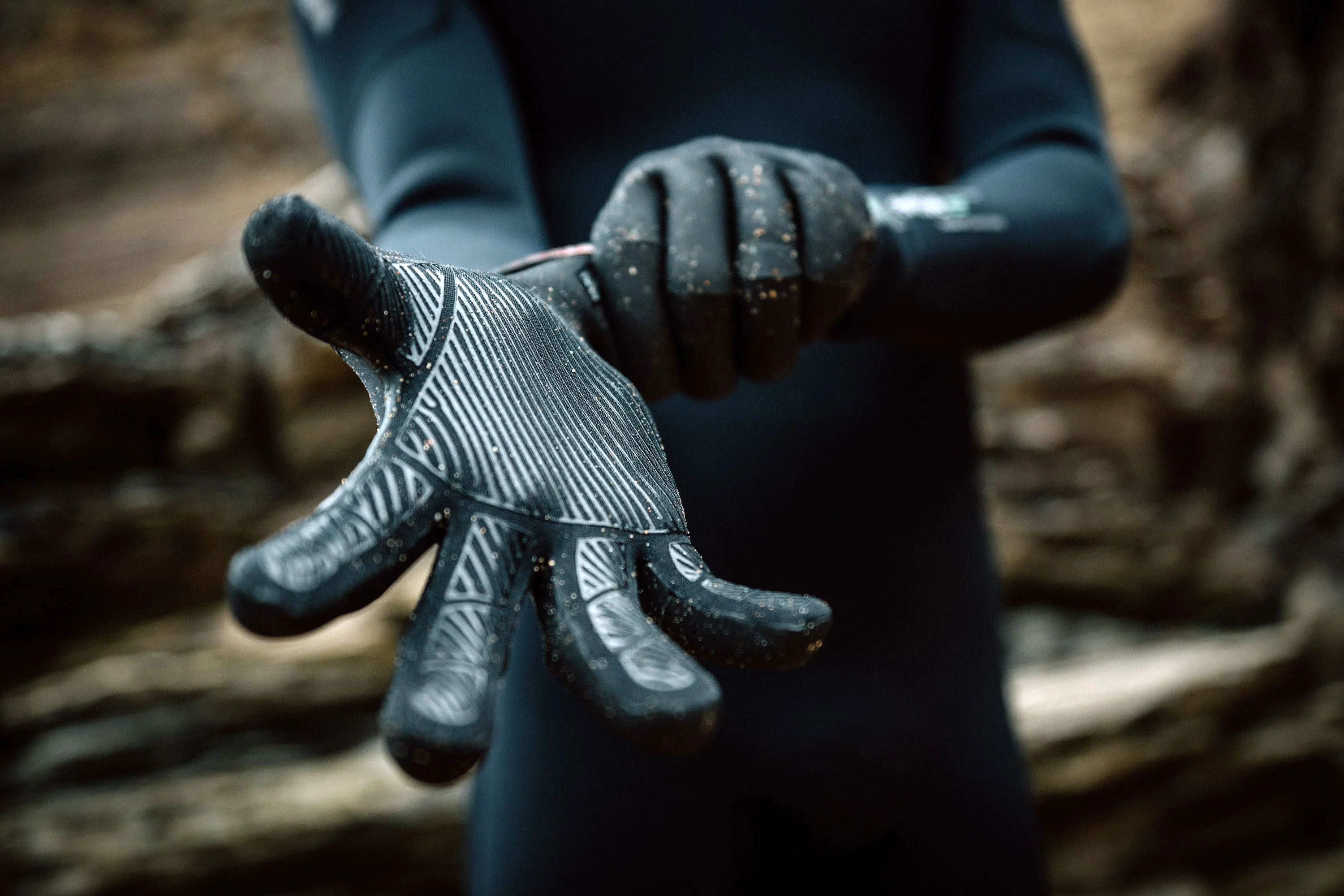 Crest Glove 1.5mm 5Finger - Image 4