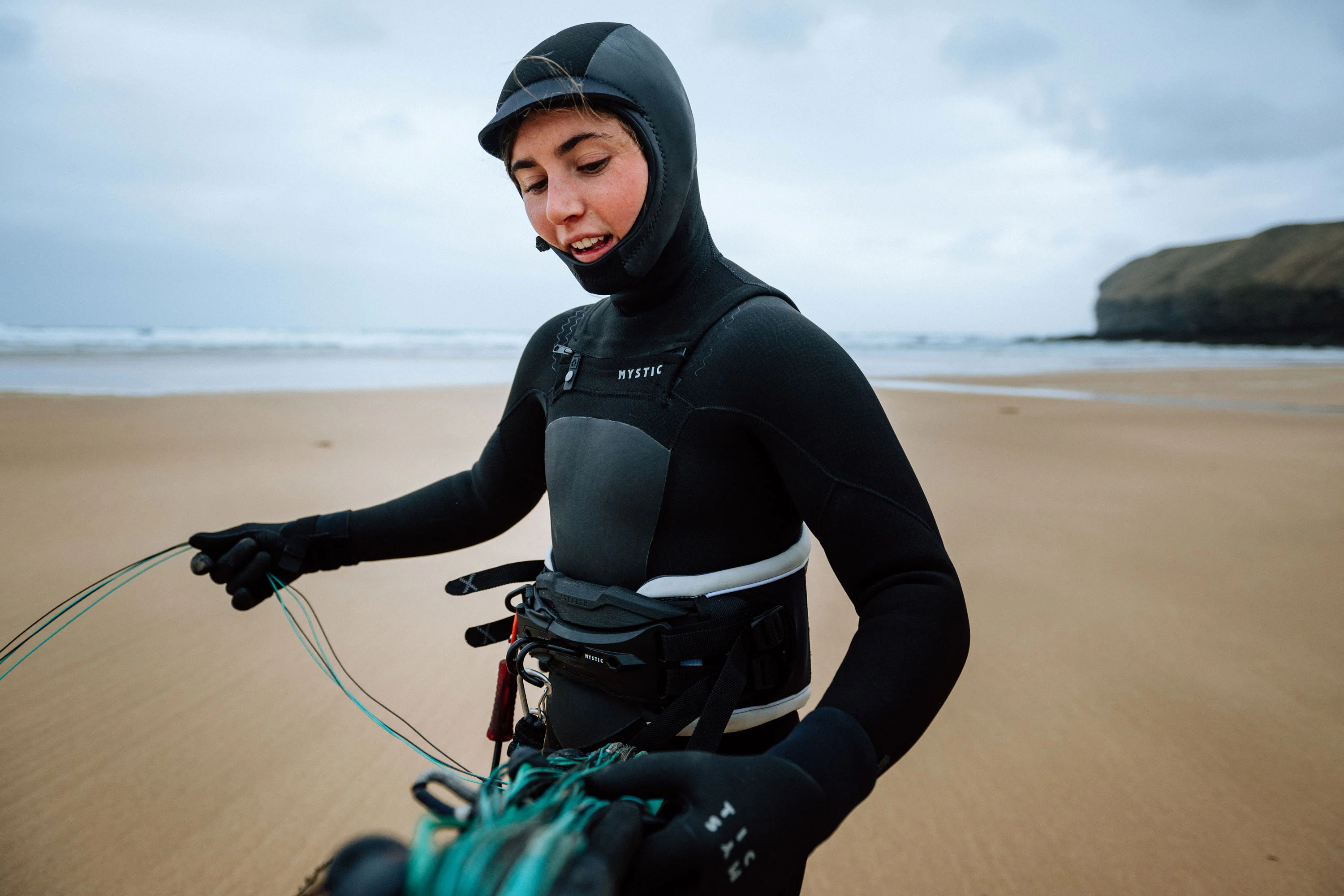 Gem Hooded Fullsuit 6/4/3mm DFzip Women - Image 8